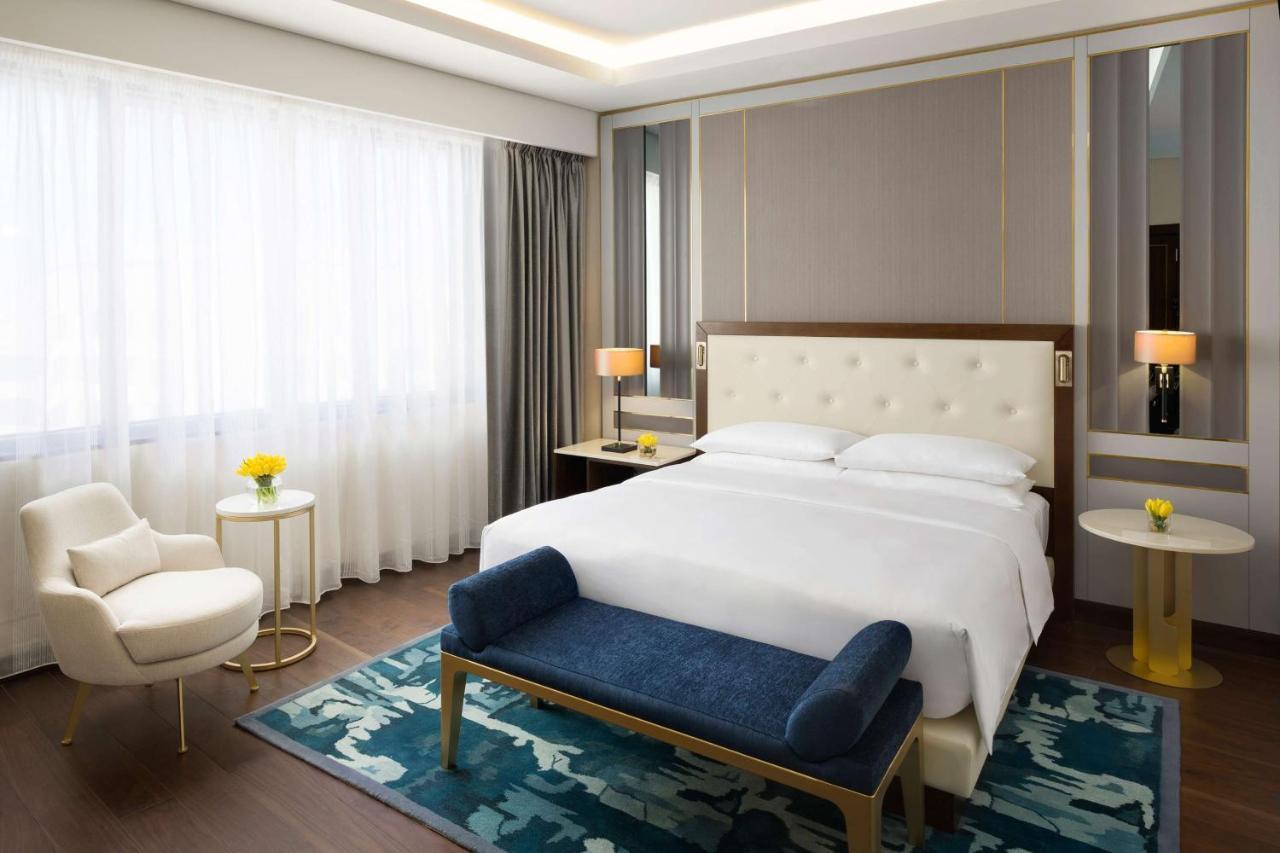 Grand Hyatt Al Khobar Hotel And Residences Exterior photo A bedroom at the hotel